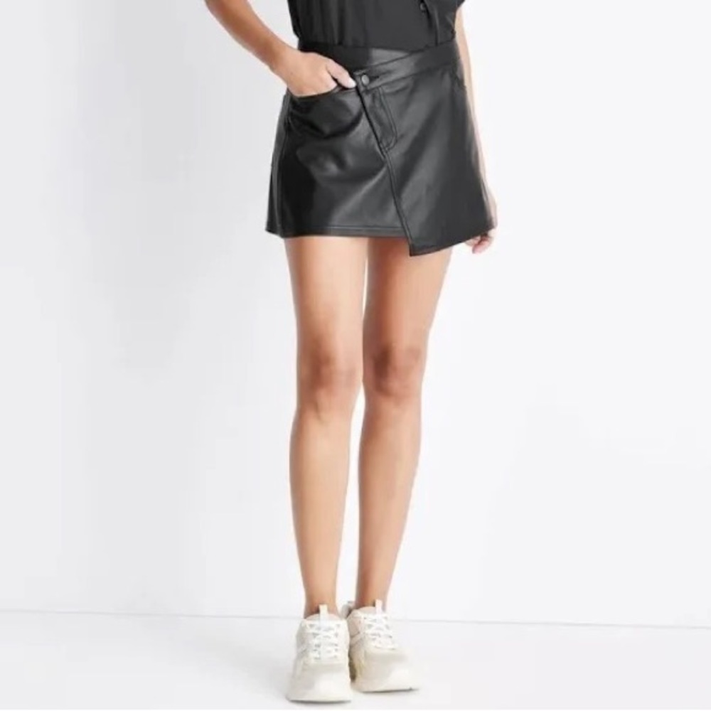 Future Collective Skirts Kahlana Barfield Black Faux Leather Mini Skirt Size: 6